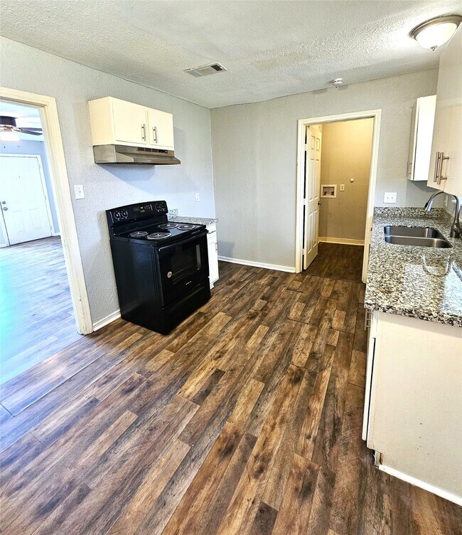 Building Photo - 5935 Beldart St