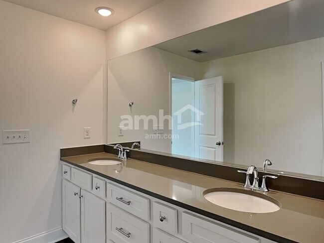 Building Photo - 4080 Chivalry Dr