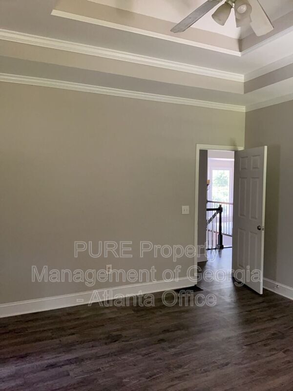 Building Photo - 27 N Hampton Dr