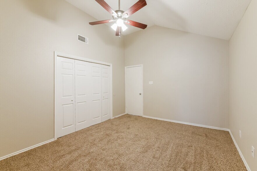 Building Photo - 13819 Smokey Trail Dr