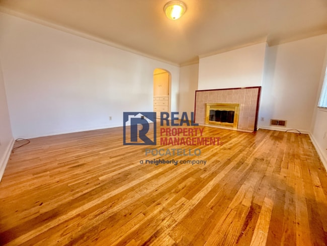 Building Photo - 651-655 W Lander St
