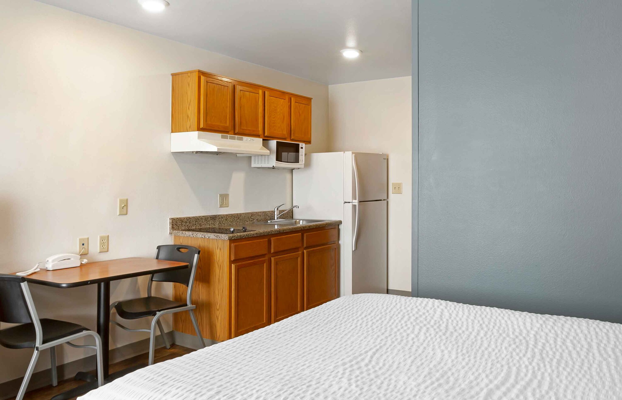 Building Photo - Furnished Studio-Phoenix - North