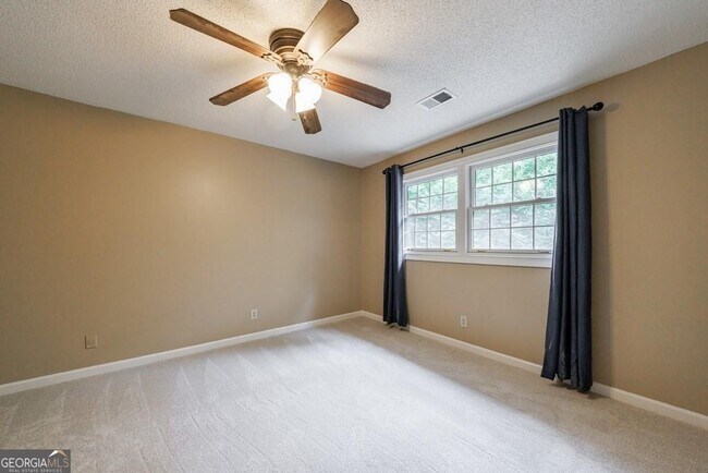 Building Photo - 10565 Shallowford Rd