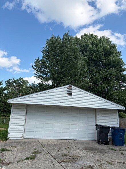 Building Photo - 33569 Berville Ct