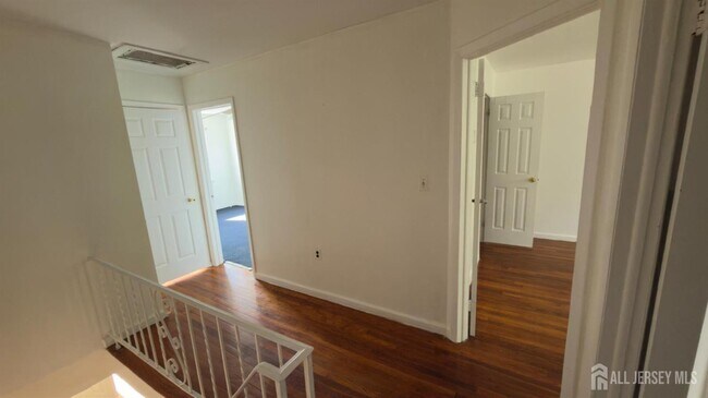 Building Photo - 690 West Side Ave