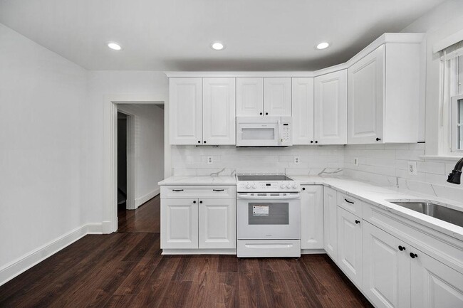 Building Photo - 819 Weedon St