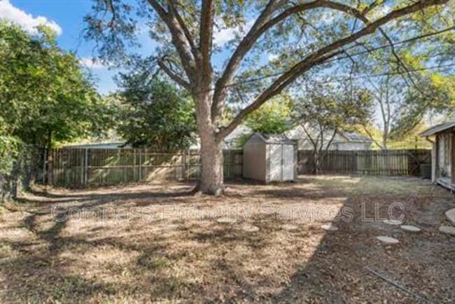 Building Photo - 1401 Springdale St