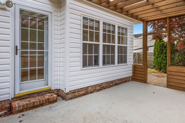 Building Photo - Farmhouse-Style Home Minutes from the Water | No HOA