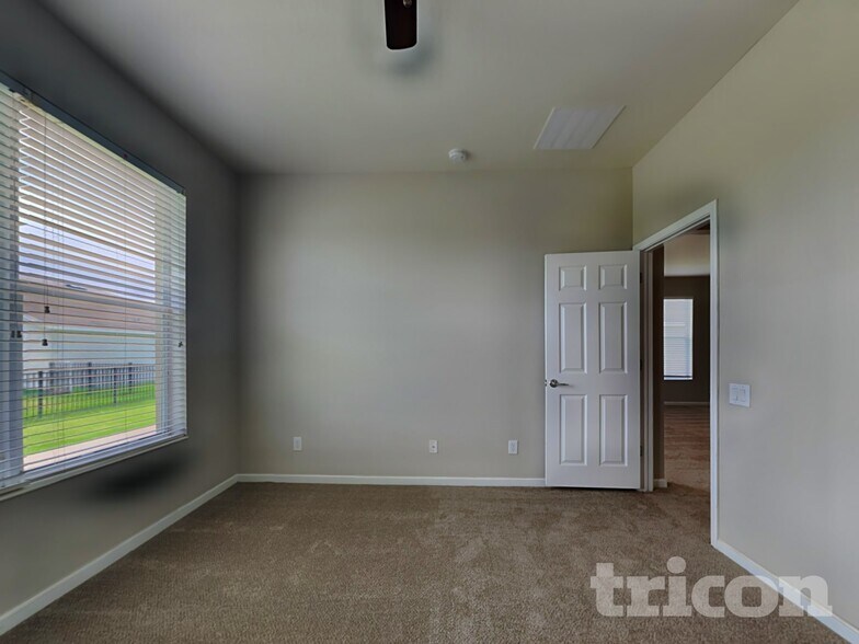 Building Photo - 5010 98th Ave E