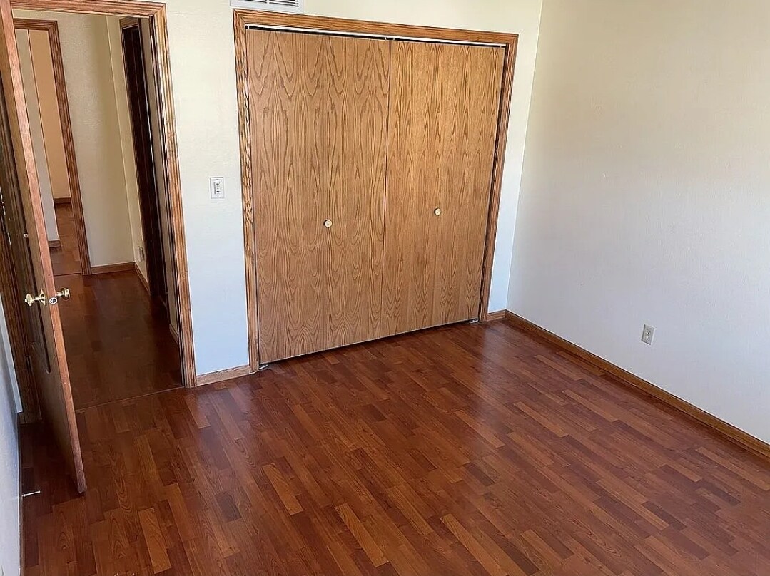 Building Photo - 541 Westwinds Dr