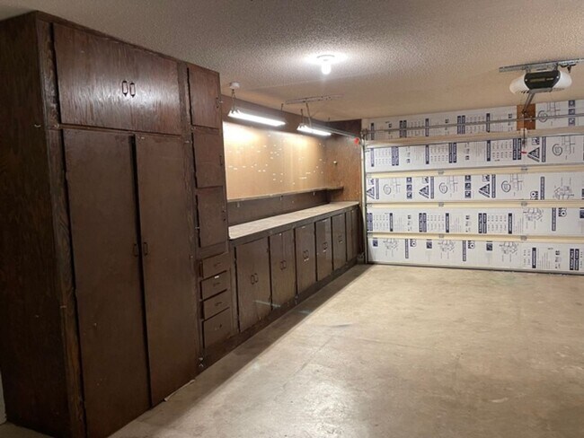 Building Photo - Cozy and Comfy 3 Bed! Mesa/Zia School Dist...