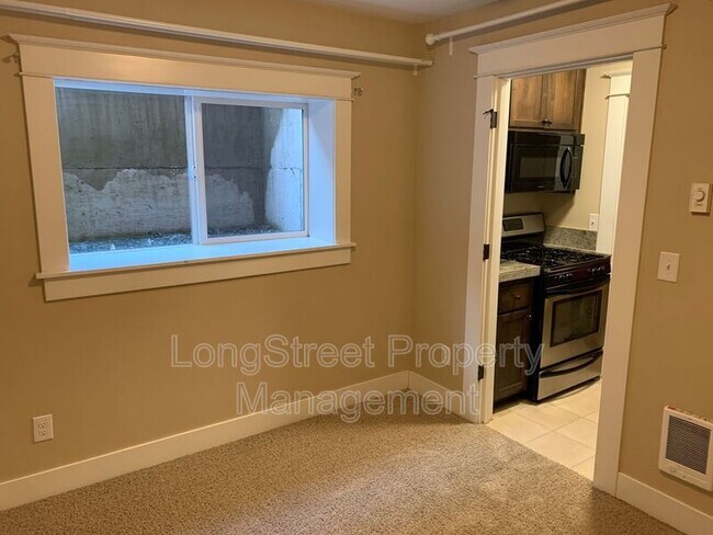 Building Photo - 532 NE Sumner St