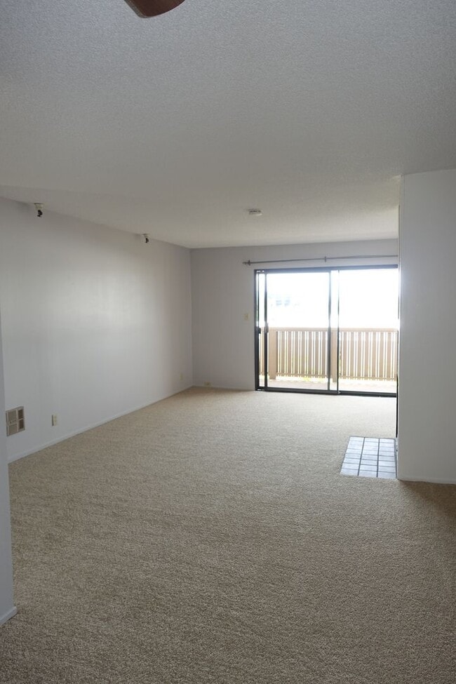Building Photo - Great location near San Antonio Center shopping, convenient commute, Los Altos Schools