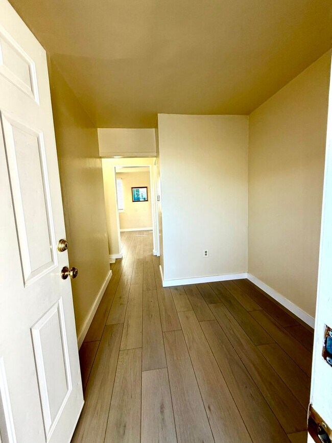 Building Photo - Palladian - S. Elman Street