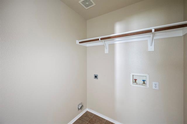 Building Photo - 812 Sierra Cir