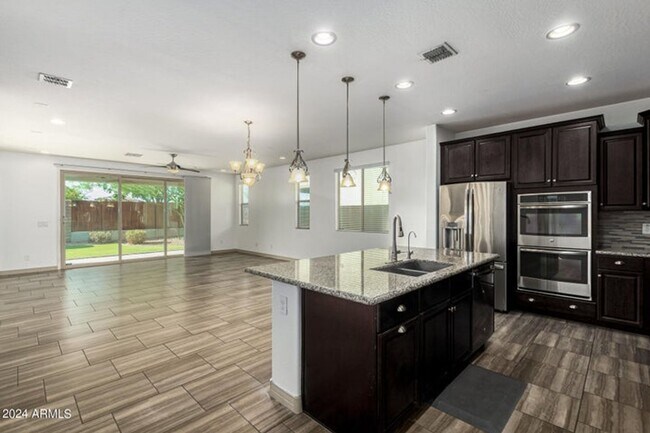 Building Photo - Charming 4 bedroom, 3 bath home in North P...