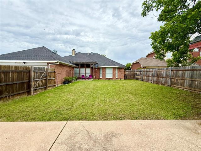 Building Photo - 1658 Glenmore Dr