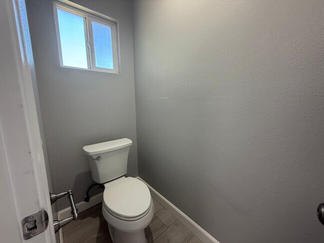 Building Photo - NewB SDS T 3634