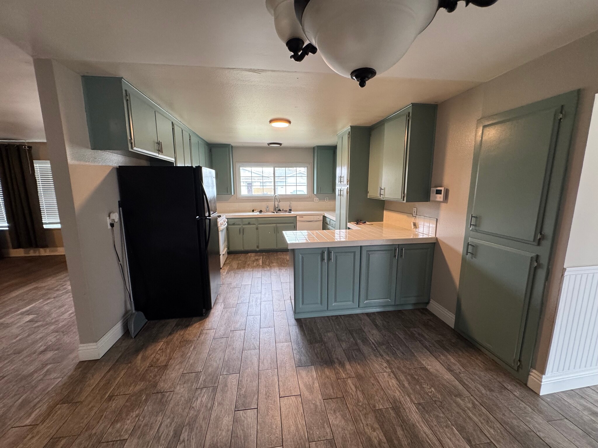 Kitchen - 1630 Ionian St