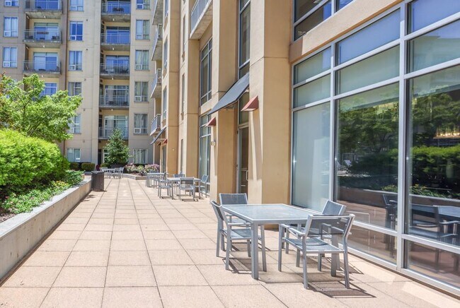 Building Photo - 711 Cosmopolitan Dr NE