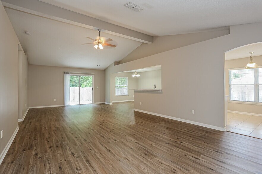 Building Photo - 10946 Lauren Oak Ln S