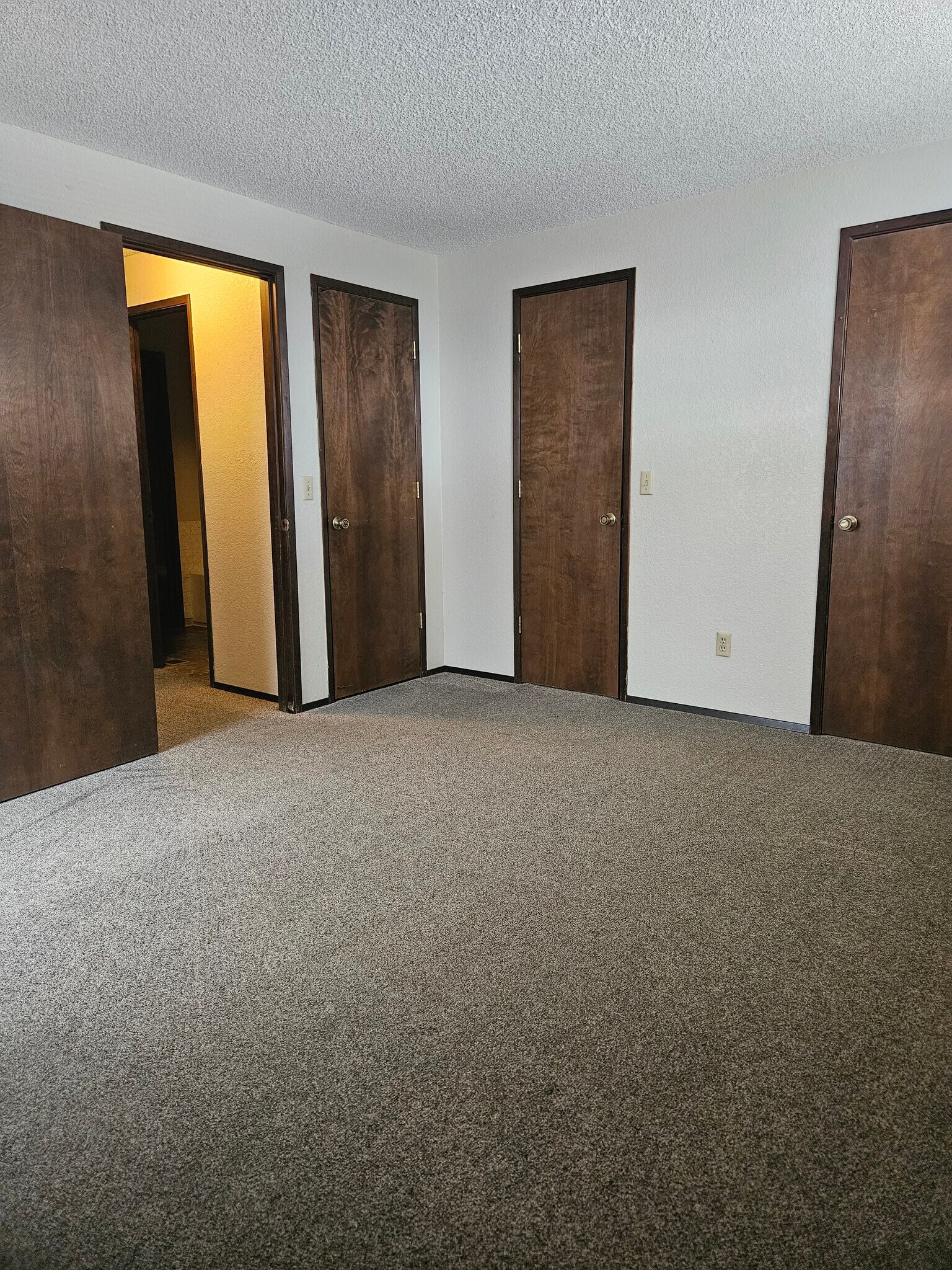 Building Photo - 1839 Peachtree Ln