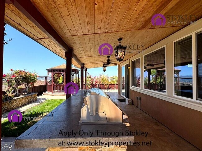 Building Photo - 1836 Porcellano Way