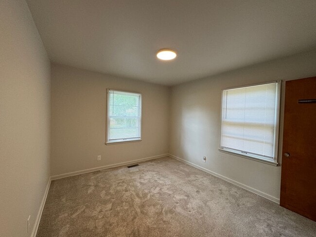 Building Photo - COMING SOON!!  3 Bedroom, 1 Bath Home Available Now!