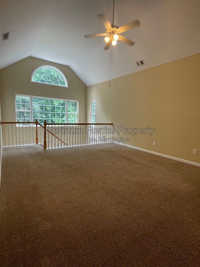 Building Photo - 144 Pointe Cir