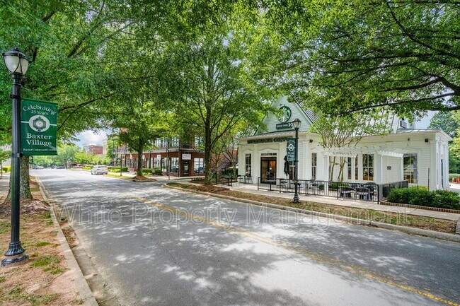Building Photo - 822 Granby Dr