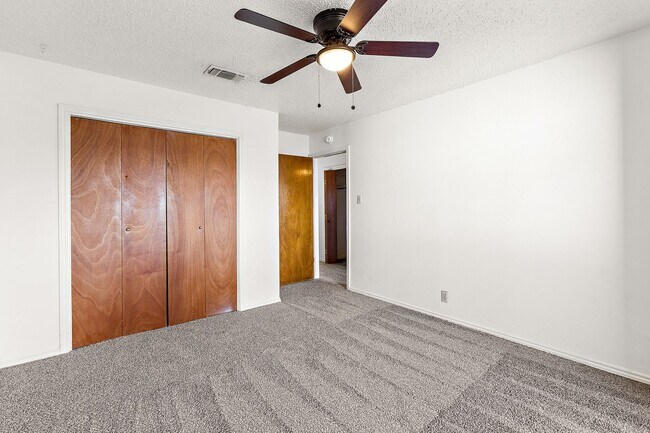 Building Photo - 1303 Conway Dr