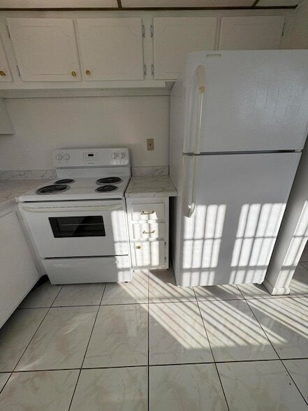 Building Photo - 230 Bedford E