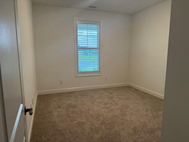 Building Photo - 1705 Pinecliff Ct