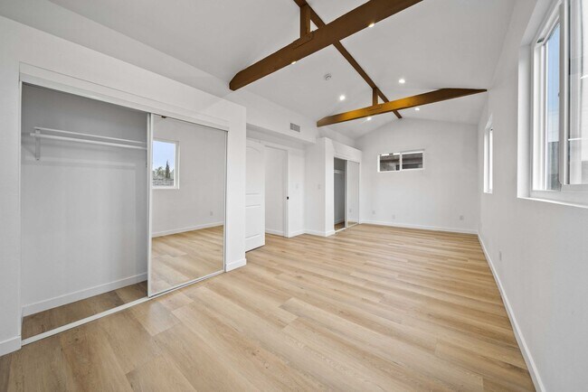 Building Photo - 11946 Aneta St