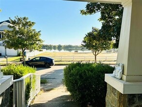 Building Photo - 10410 Cedar Lake Dr