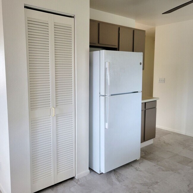 Building Photo - Kapahulu 3 bed, 2 bath single family home