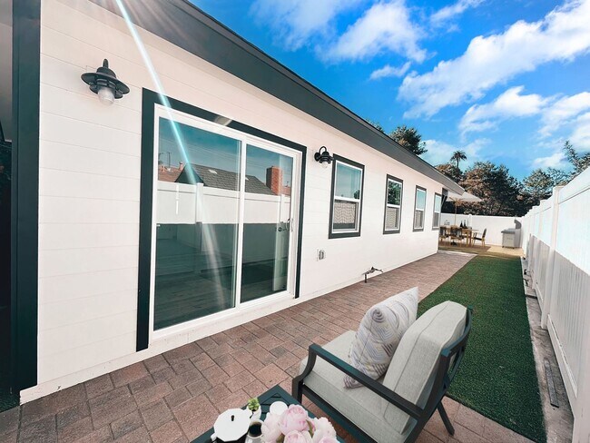 Building Photo - 2425 Sarbonne Dr