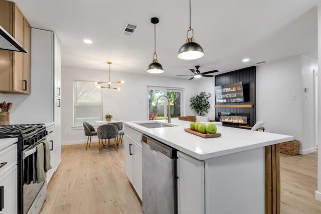 Building Photo - 718 Tearose Dr