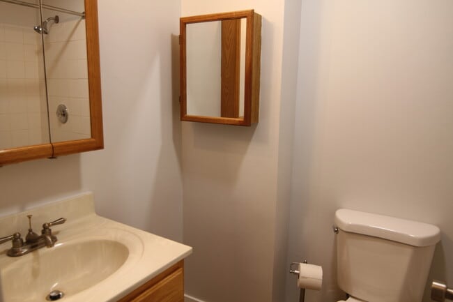 Building Photo - 184 Betty Ct