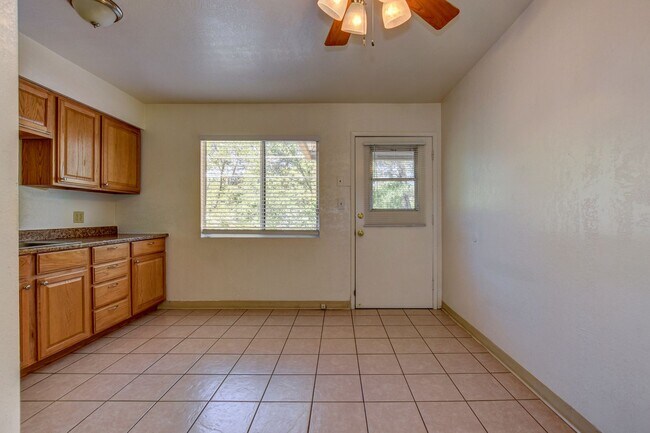 Building Photo - 278 S Hardin St