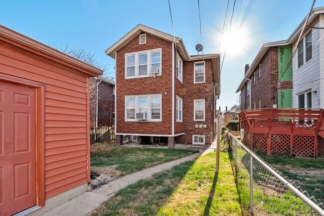 Building Photo - 4955 Tholozan Ave