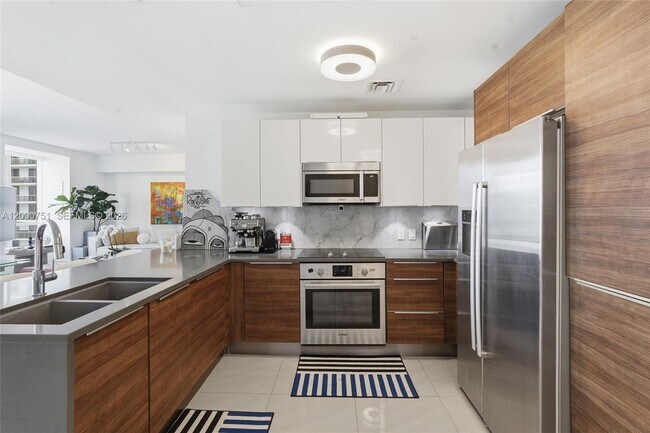 Building Photo - 601 NE 27th St