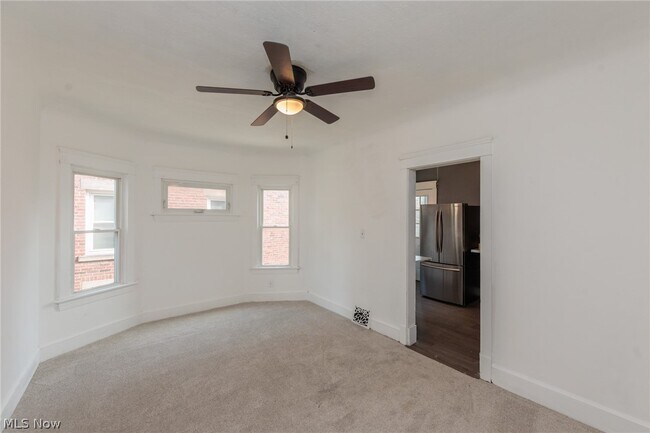 Building Photo - 1519 Ridgewood Ave