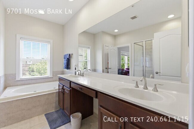 Building Photo - 9701 Mossy Bark Ln