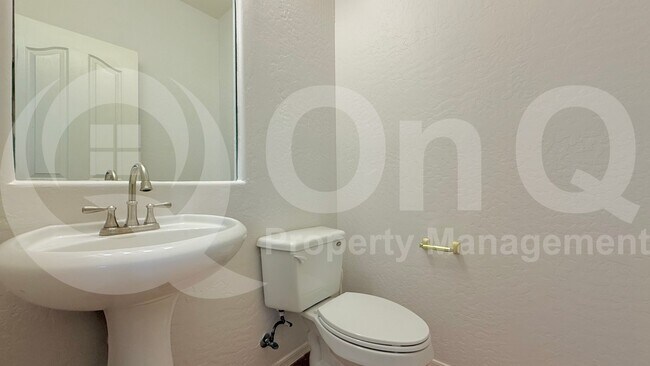 Building Photo - 3316 E Kingbird Pl