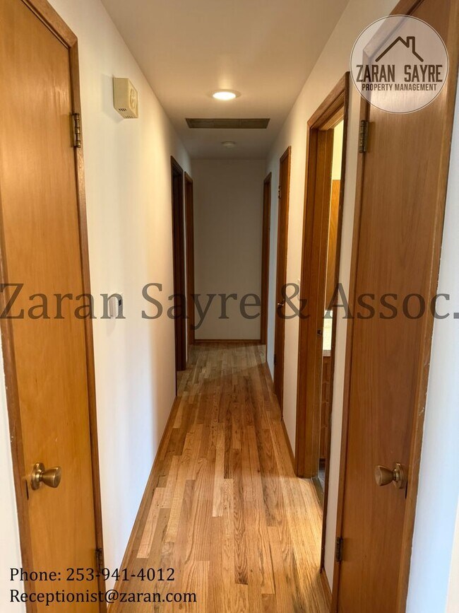 Building Photo - 215 - Perfect Location! Three Bedroom Charmer