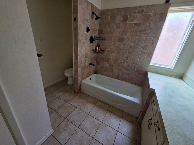 Building Photo - Adorable 3 Bed/2 Bath Paseo Village Townhome