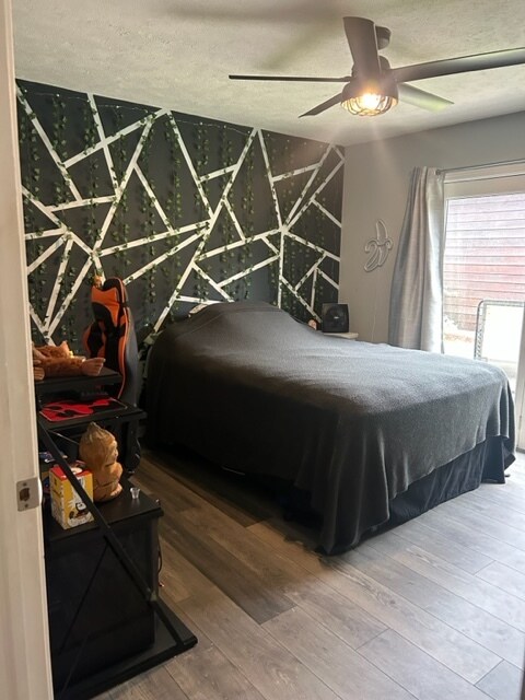 bedroom 1 - 2130 Hammond Pl E