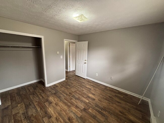 Building Photo - 328 Garden Park Dr