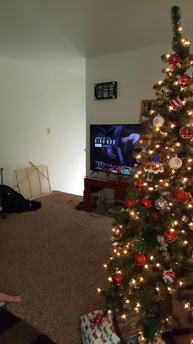 Building Photo - 2820-2813 13th Ave